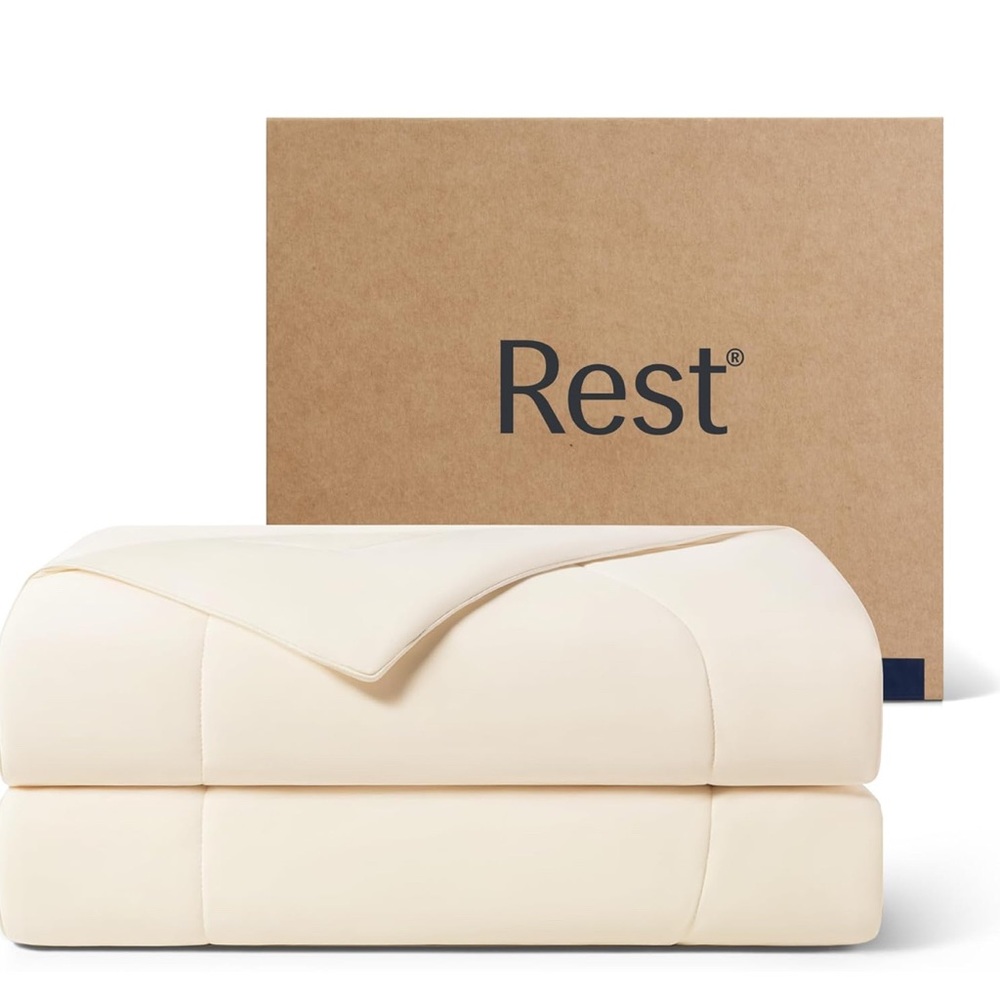 NWT Rest Evercool Cooling Comforter Cal King - Snow Ivory